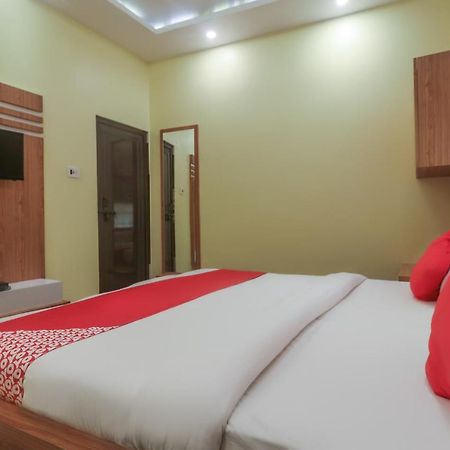 Oyo 60651 Hotel Arya Varanasi Exterior foto