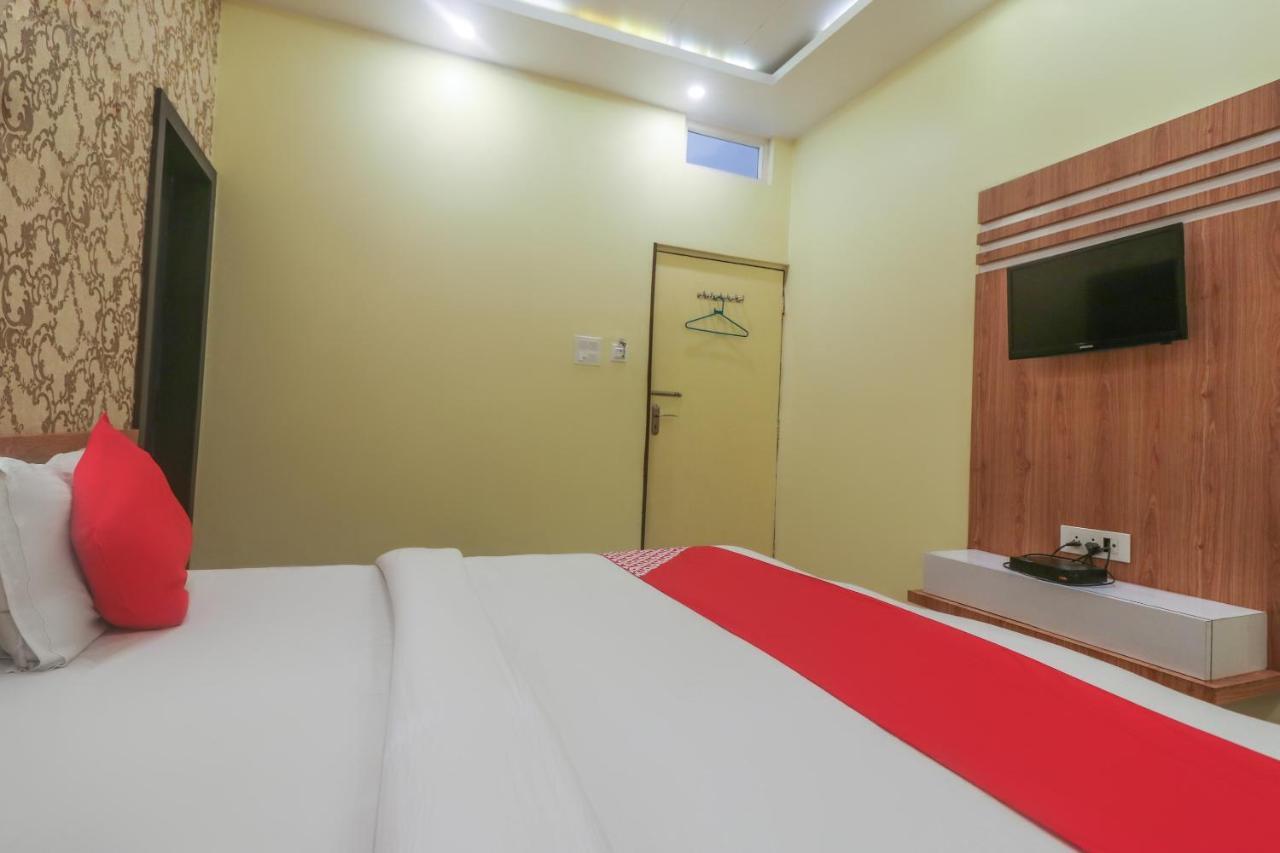 Oyo 60651 Hotel Arya Varanasi Exterior foto