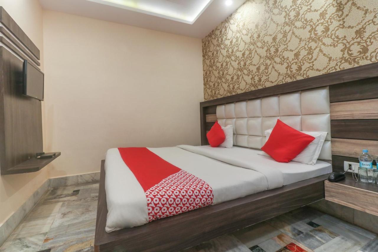 Oyo 60651 Hotel Arya Varanasi Exterior foto