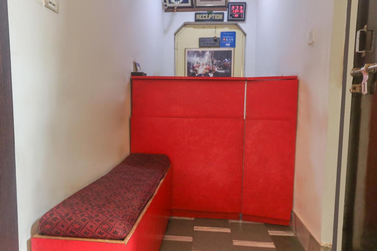 Oyo 60651 Hotel Arya Varanasi Exterior foto