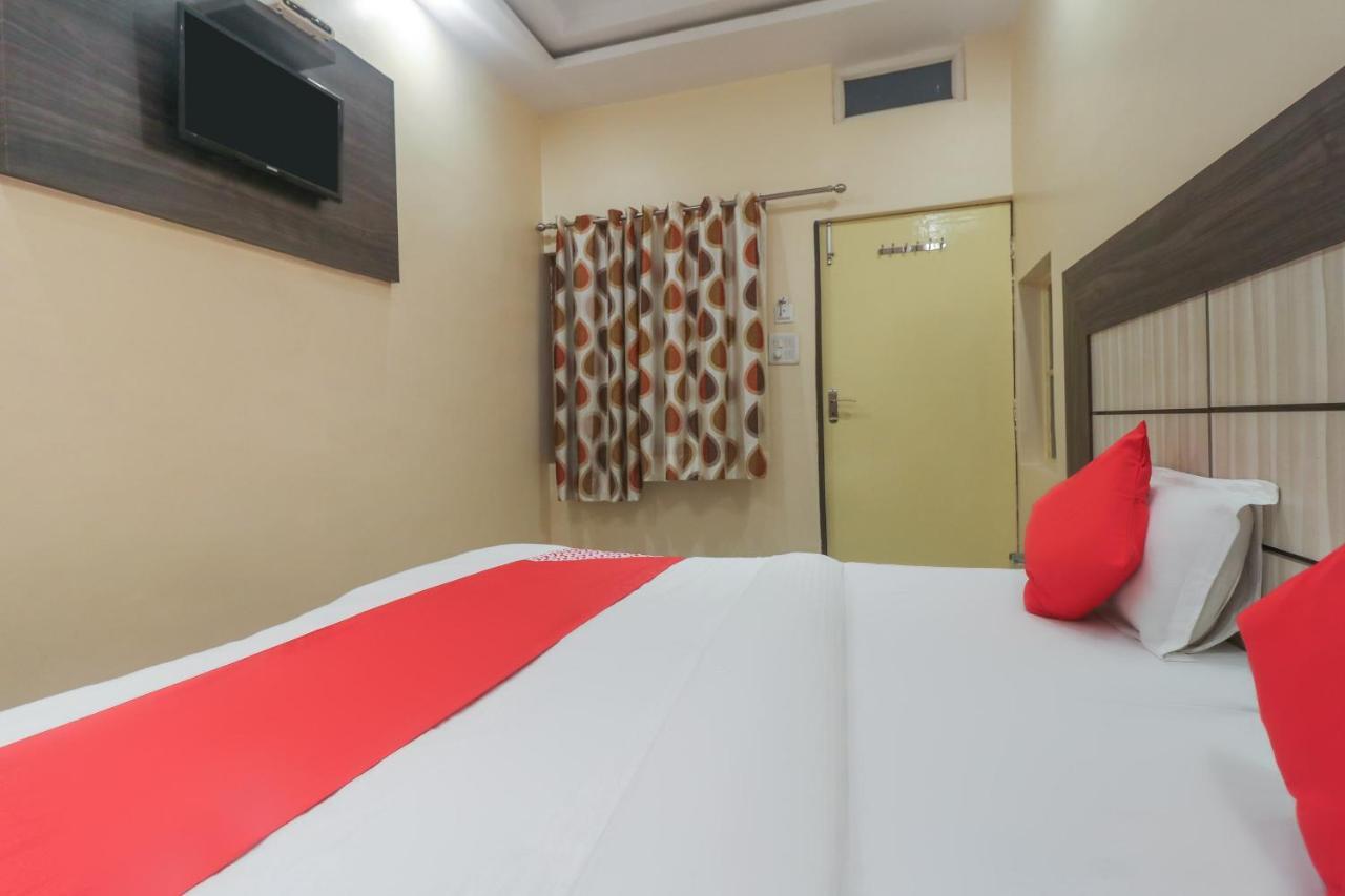 Oyo 60651 Hotel Arya Varanasi Exterior foto