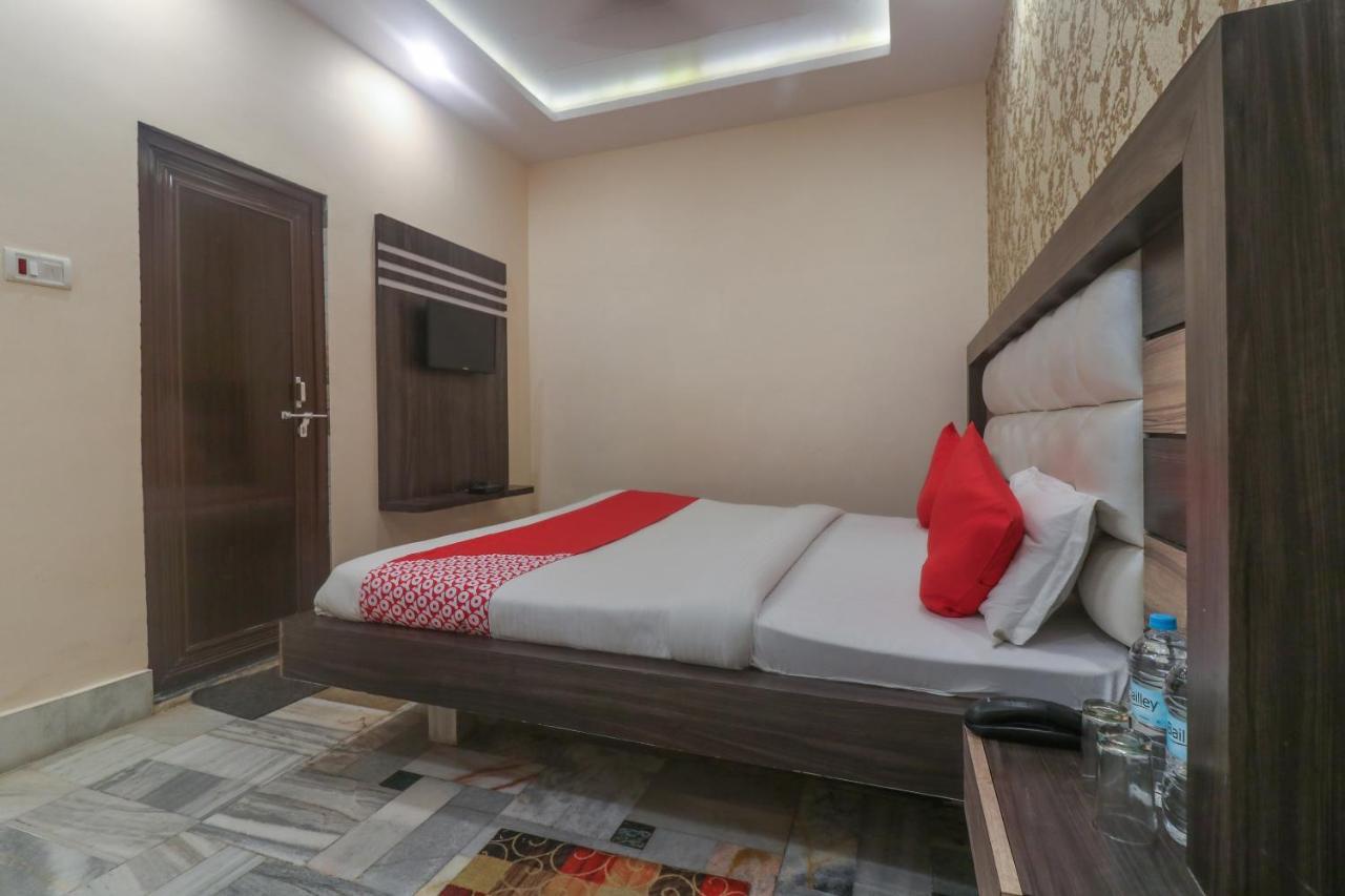 Oyo 60651 Hotel Arya Varanasi Exterior foto