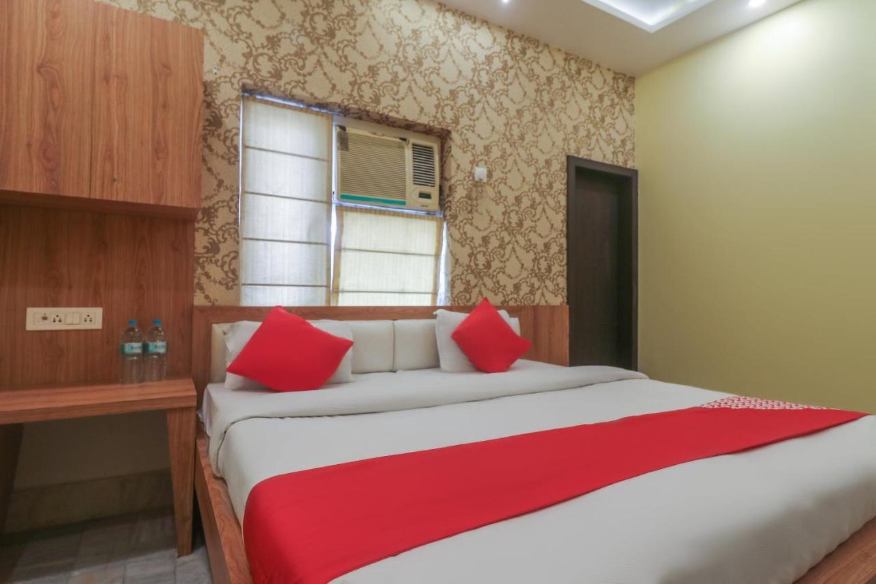 Oyo 60651 Hotel Arya Varanasi Exterior foto