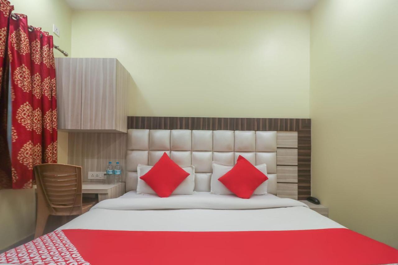 Oyo 60651 Hotel Arya Varanasi Exterior foto
